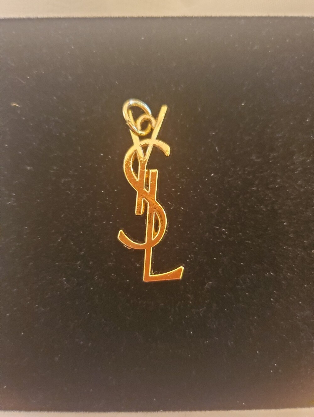 ⚜️GOLD TONE PENDANT        NEW